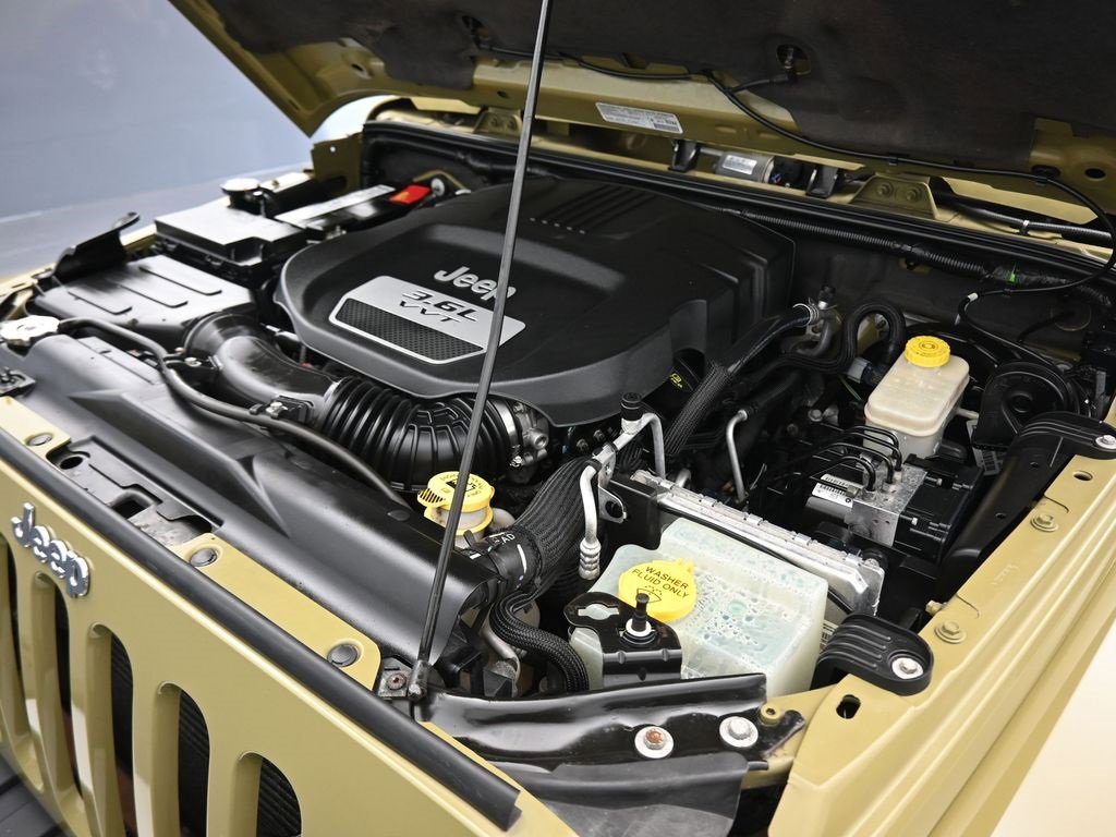 Used 2013 Jeep Wrangler Unlimited Sahara w/ Connectivity Group image 37