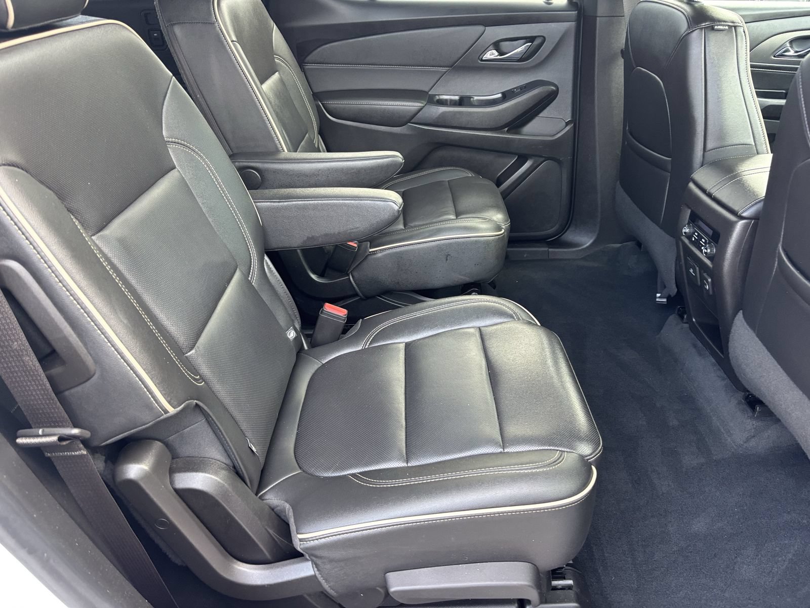 Used 2022 Chevrolet Traverse Premier w/ Redline Edition FWD image 26