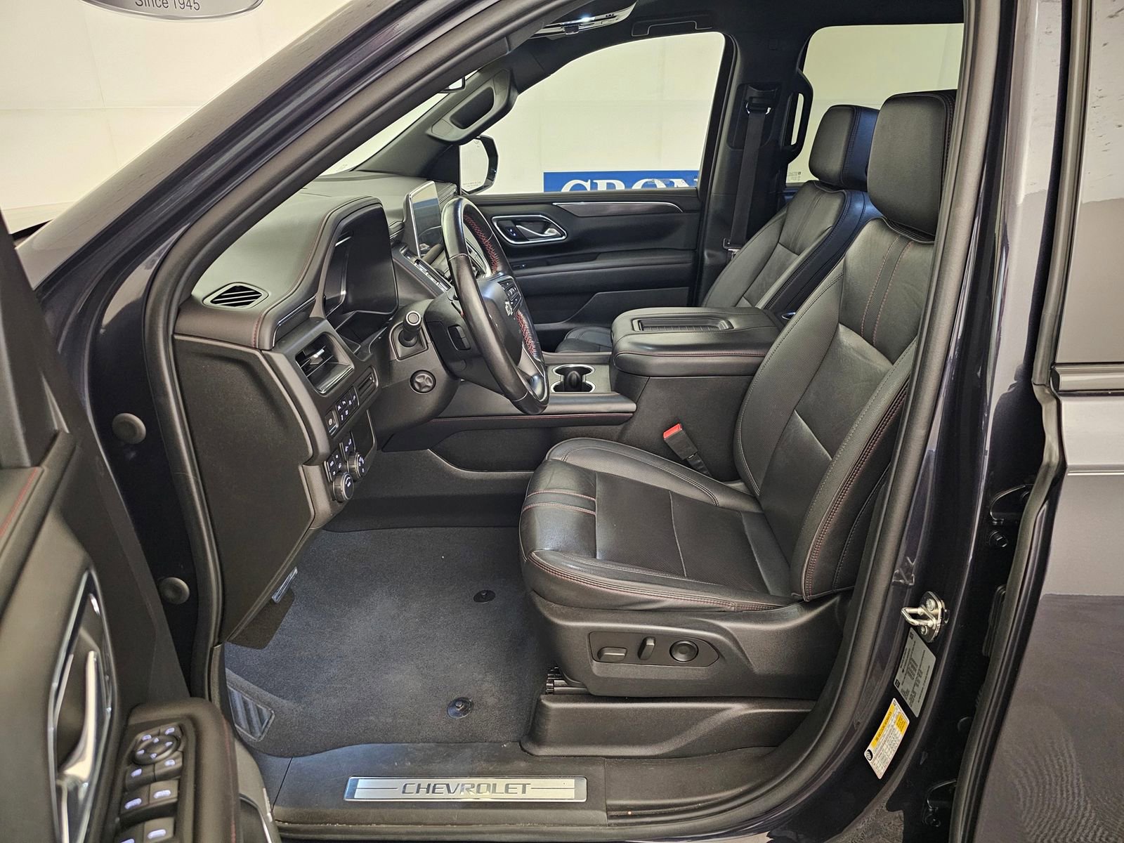 Used 2022 Chevrolet Suburban RST w/ Sport Performance Package image 12