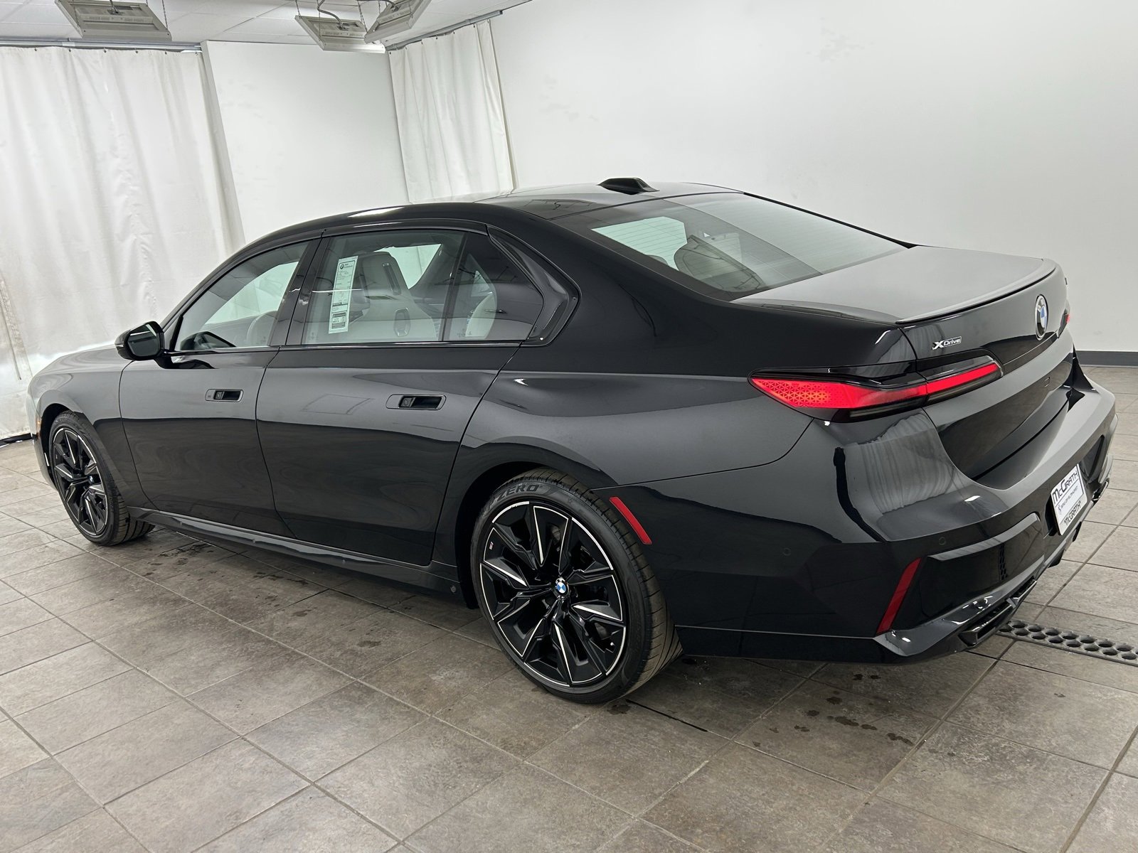 Used 2023 BMW 760i xDrive image 3