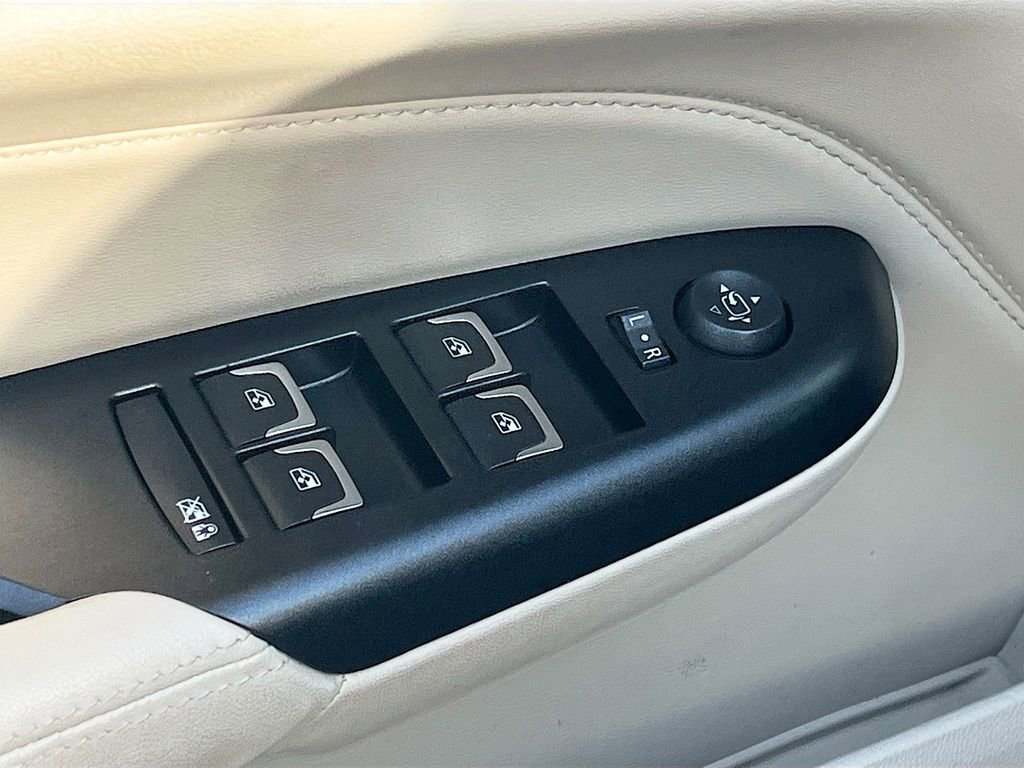 Used 2016 Cadillac SRX Luxury w/ Driver Awareness Package image 17