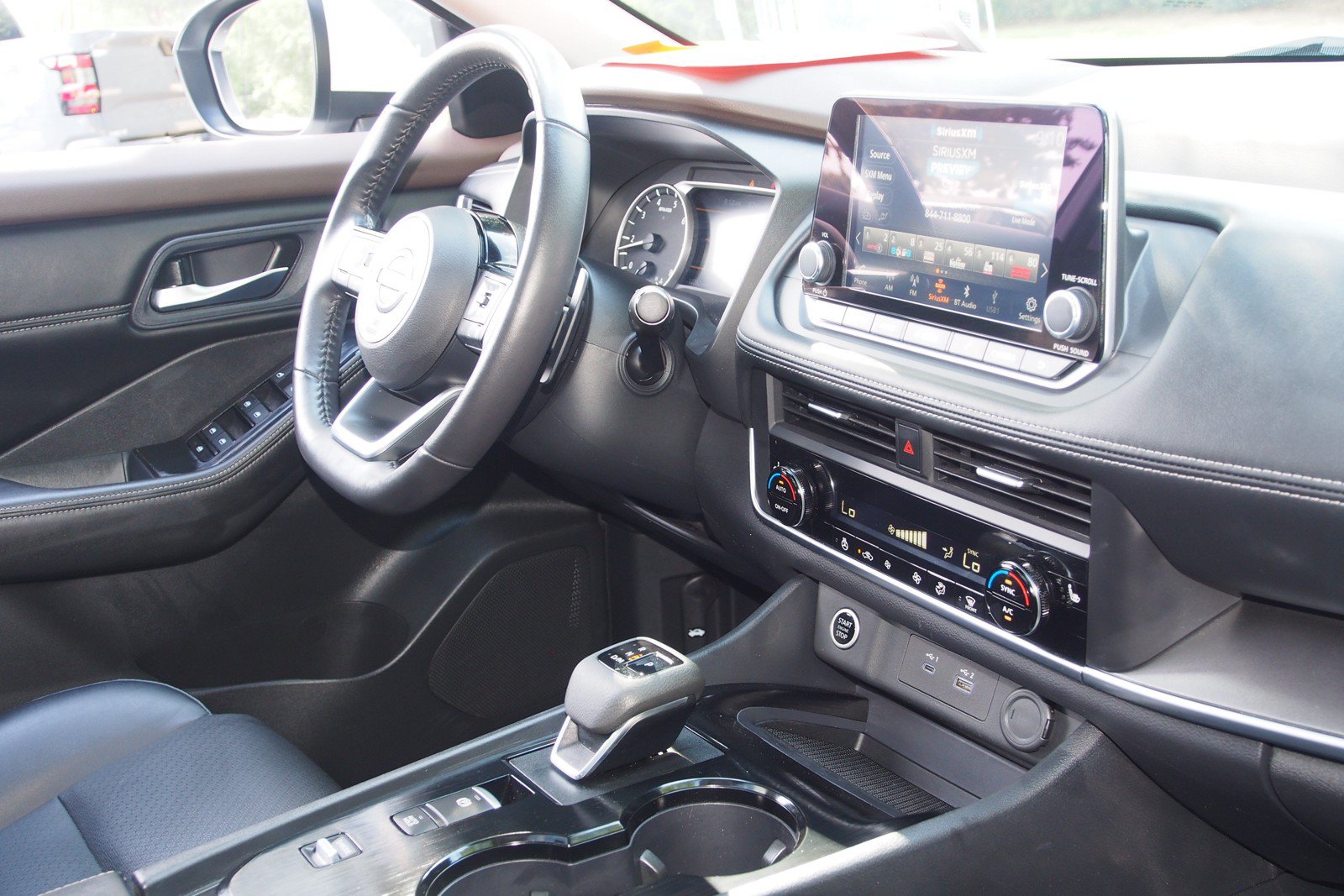 Used 2023 Nissan Rogue SV w/ SV Premium B Package FWD image 10