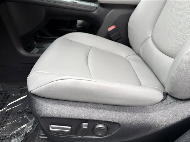 New 2026 Toyota Sienna XLE image 12
