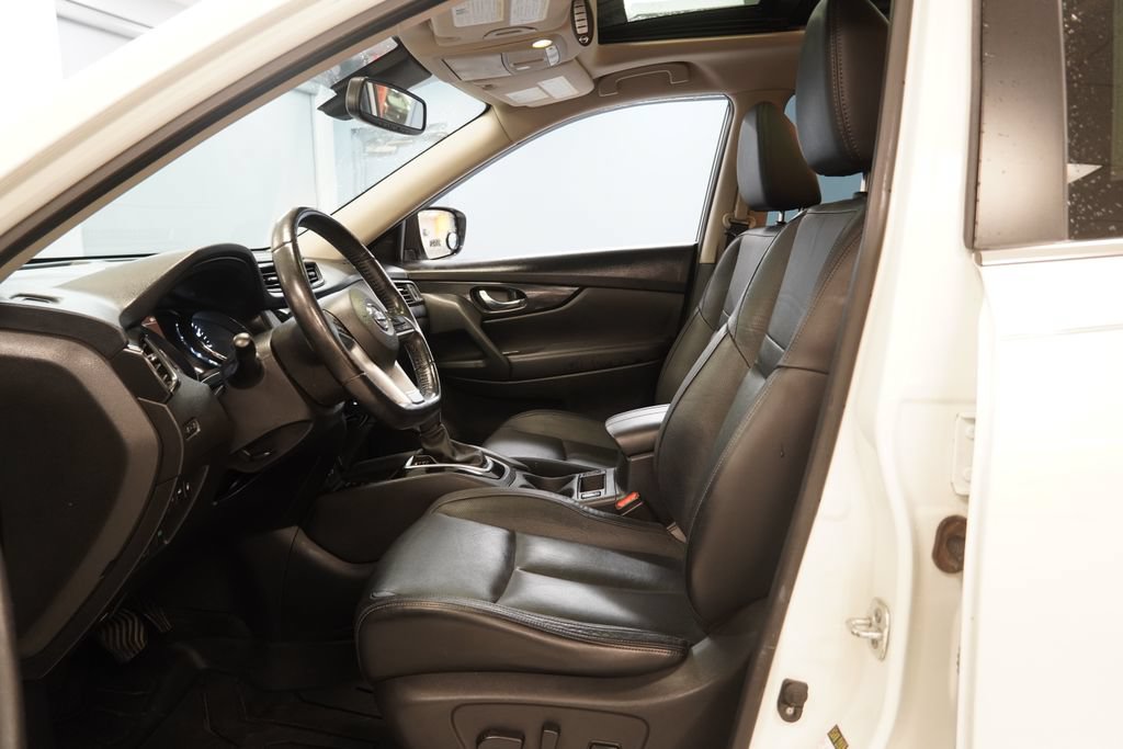 Used 2018 Nissan Rogue SL w/ Premium Package AWD/4WD image 6
