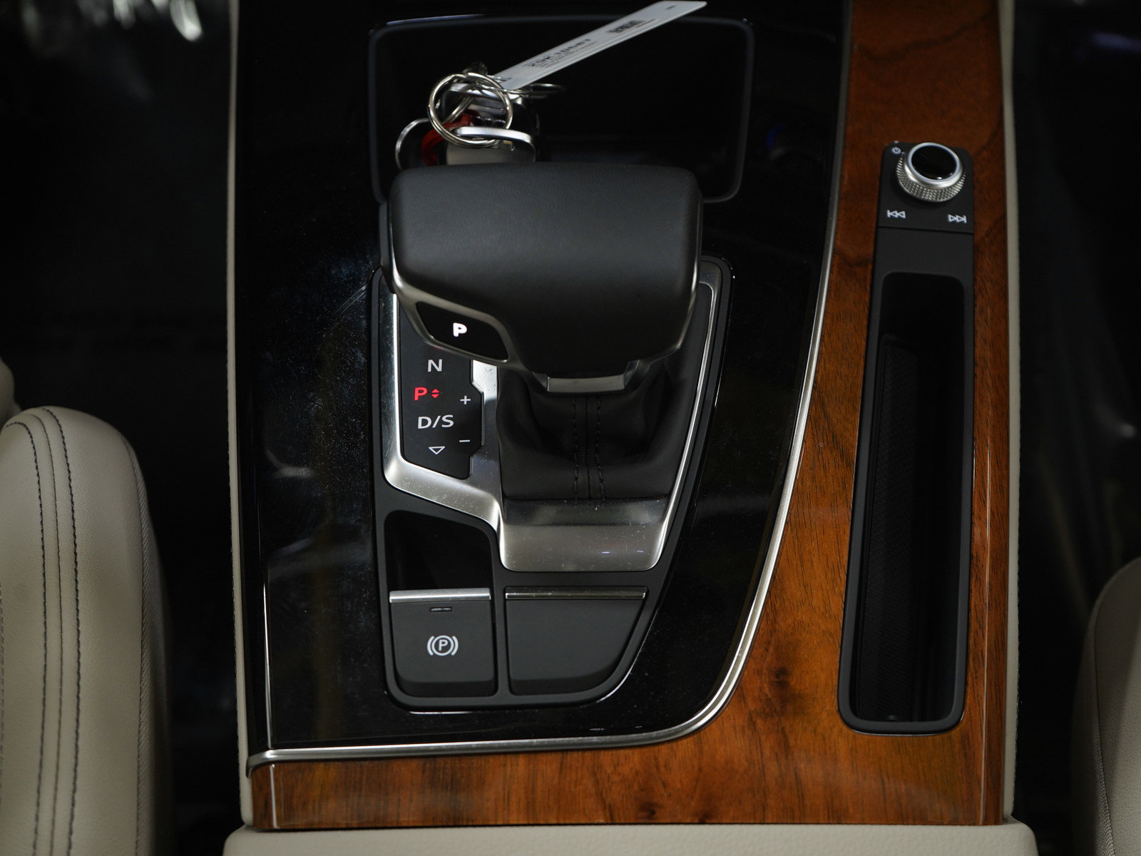 Used 2023 Audi Q5 e Prestige w/ Prestige Package image 18