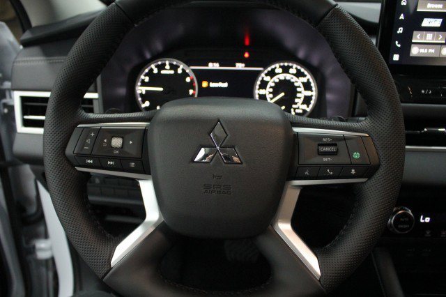 New 2026 Mitsubishi Outlander SE image 8