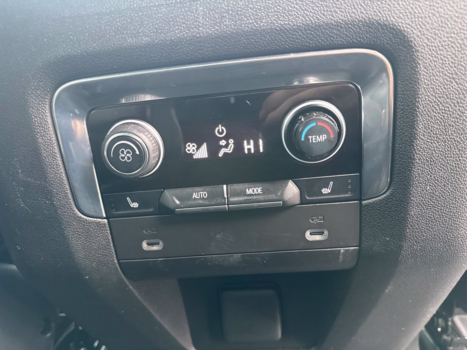 Used 2022 Chevrolet Tahoe Z71 w/ Luxury Package AWD/4WD image 19