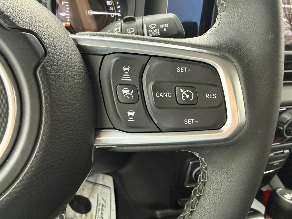 Used 2025 Jeep Wrangler Unlimited Sahara image 17