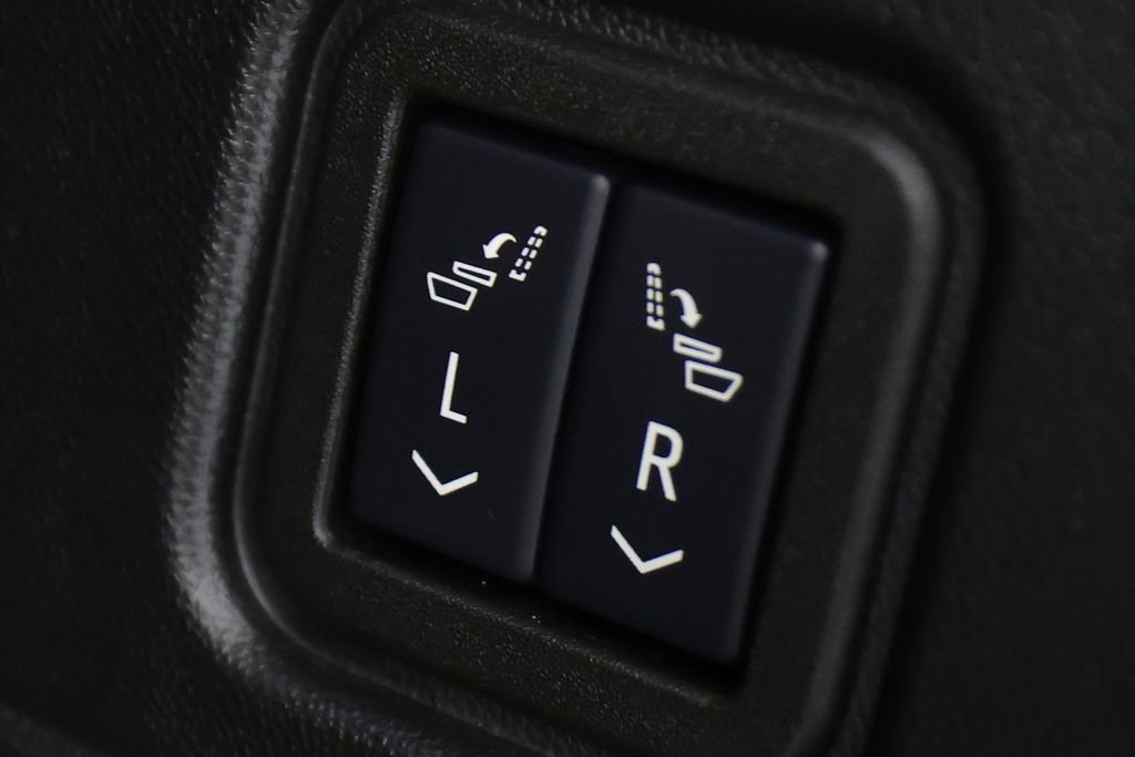 Used 2025 GMC Hummer EV 2X w/ LPO, Dark Essentials Package AWD/4WD image 13