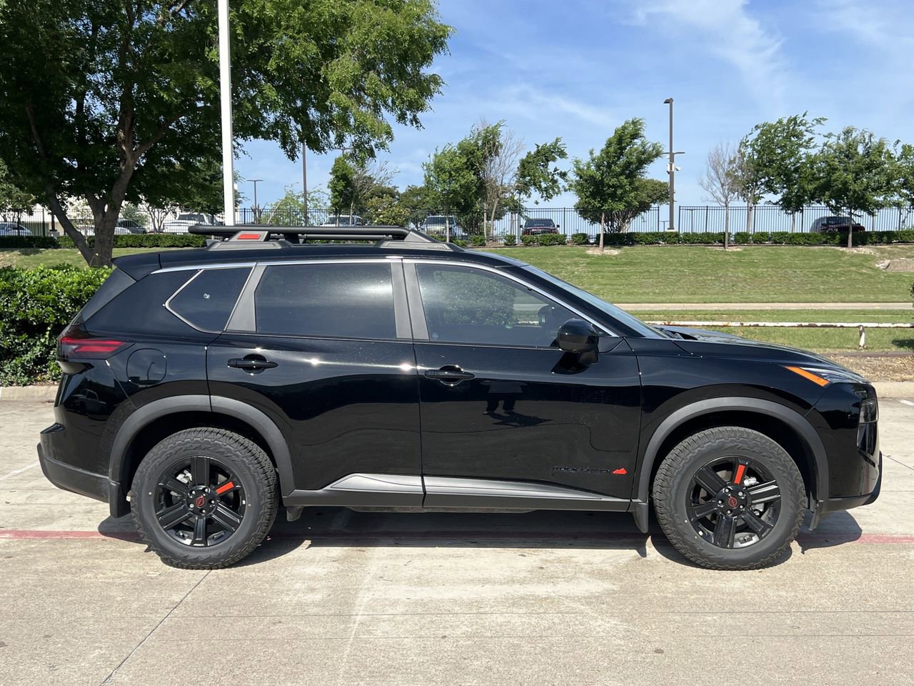 Certified 2026 Nissan Rogue SV AWD/4WD image 3