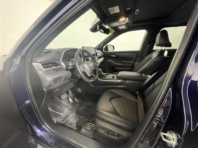 Used 2023 Toyota Highlander XSE AWD/4WD image 9