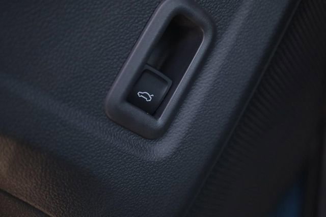 New 2026 Volkswagen Tiguan SE image 11