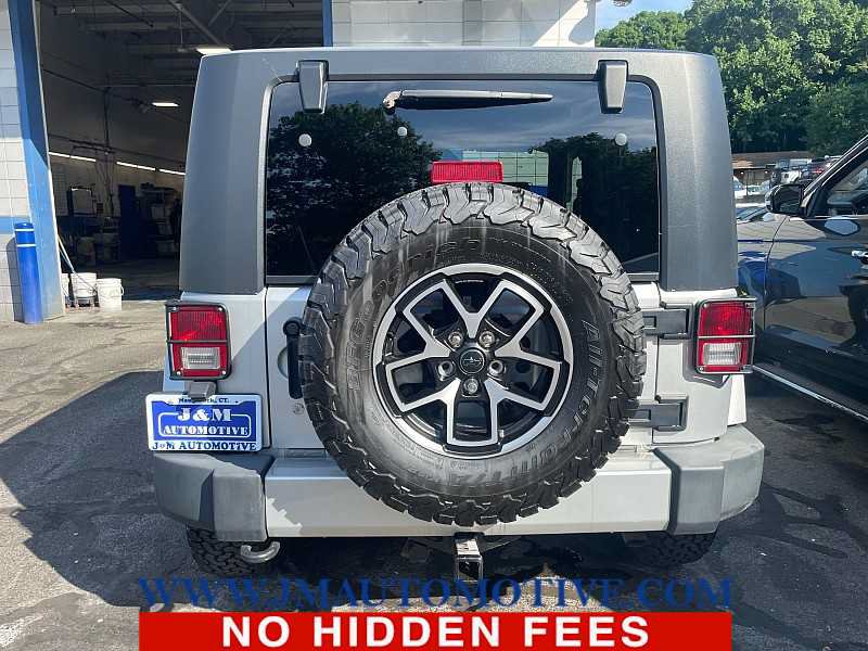 Used 2009 Jeep Wrangler Sahara w/ Dual Top Group AWD/4WD image 4