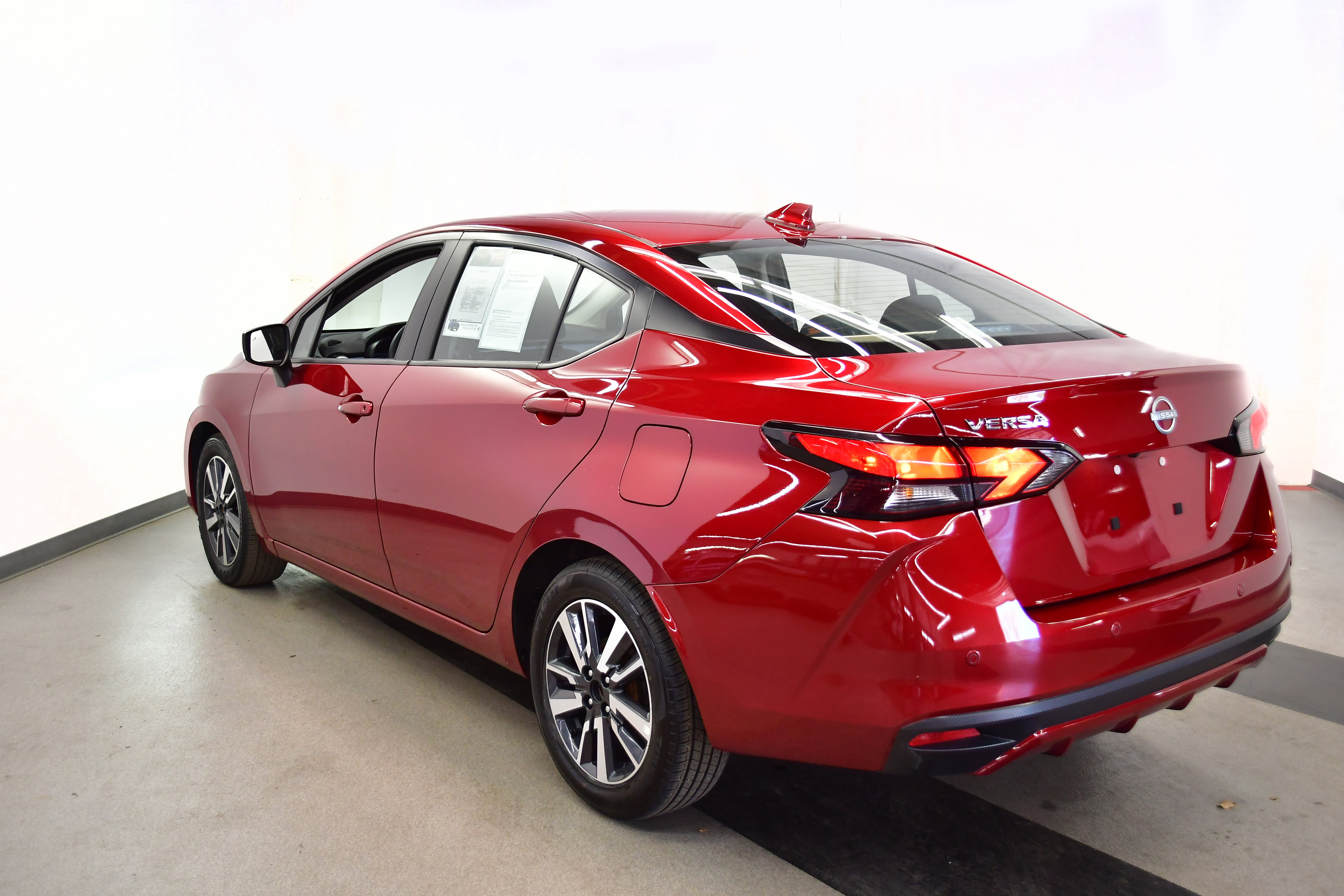 Used 2025 Nissan Versa SV image 5