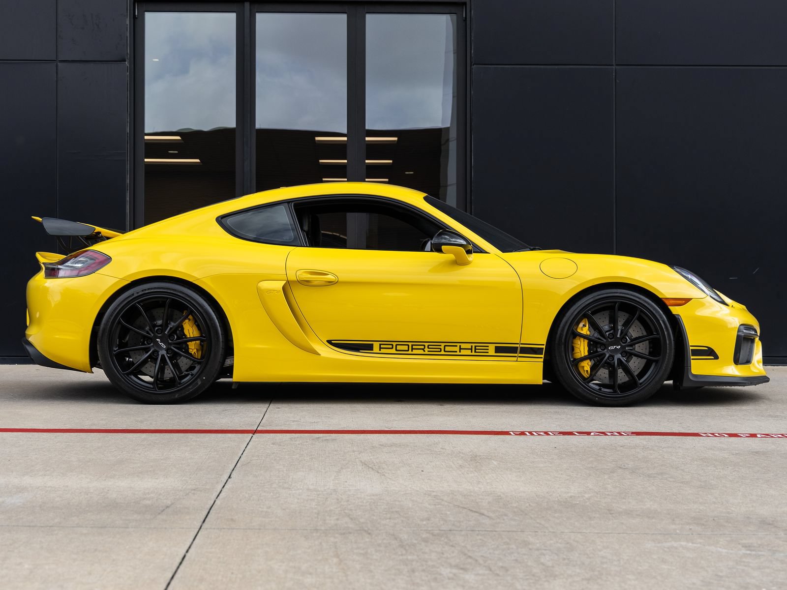 Used 2016 Porsche Cayman GT4 RWD image 12