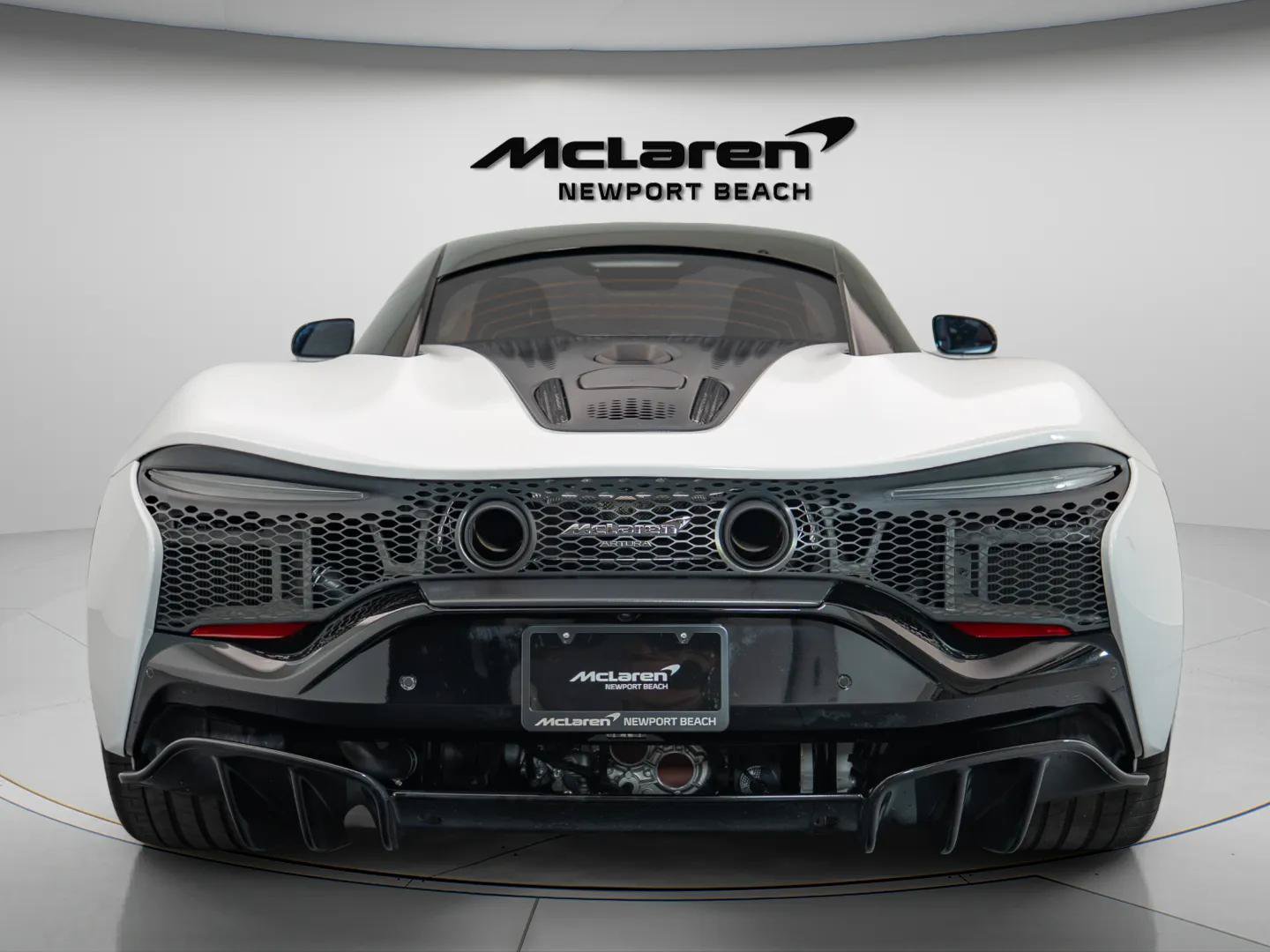 Used 2023 McLaren Artura RWD image 23
