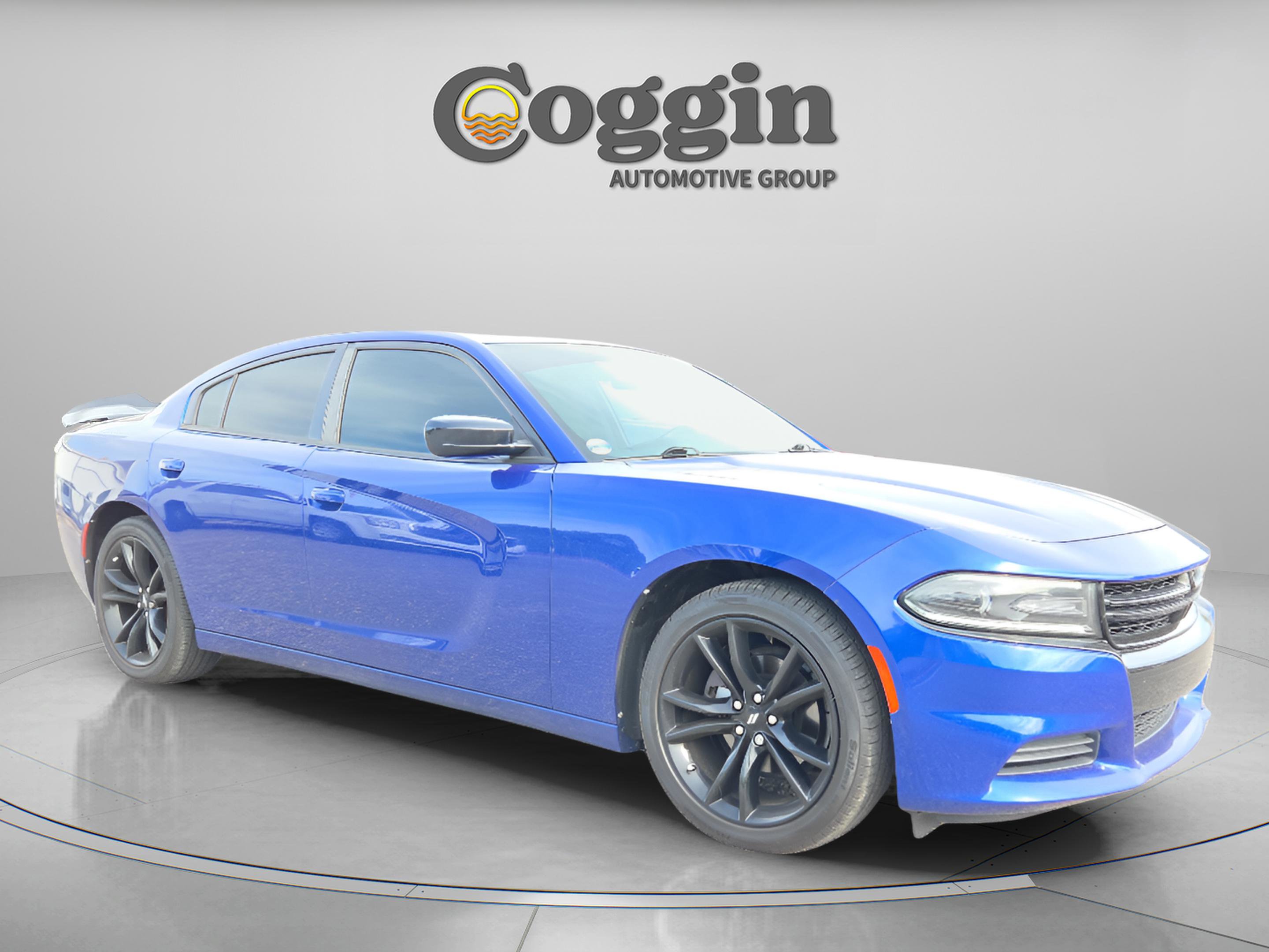 Used 2018 Dodge Charger SXT w/ Blacktop Package RWD image 7
