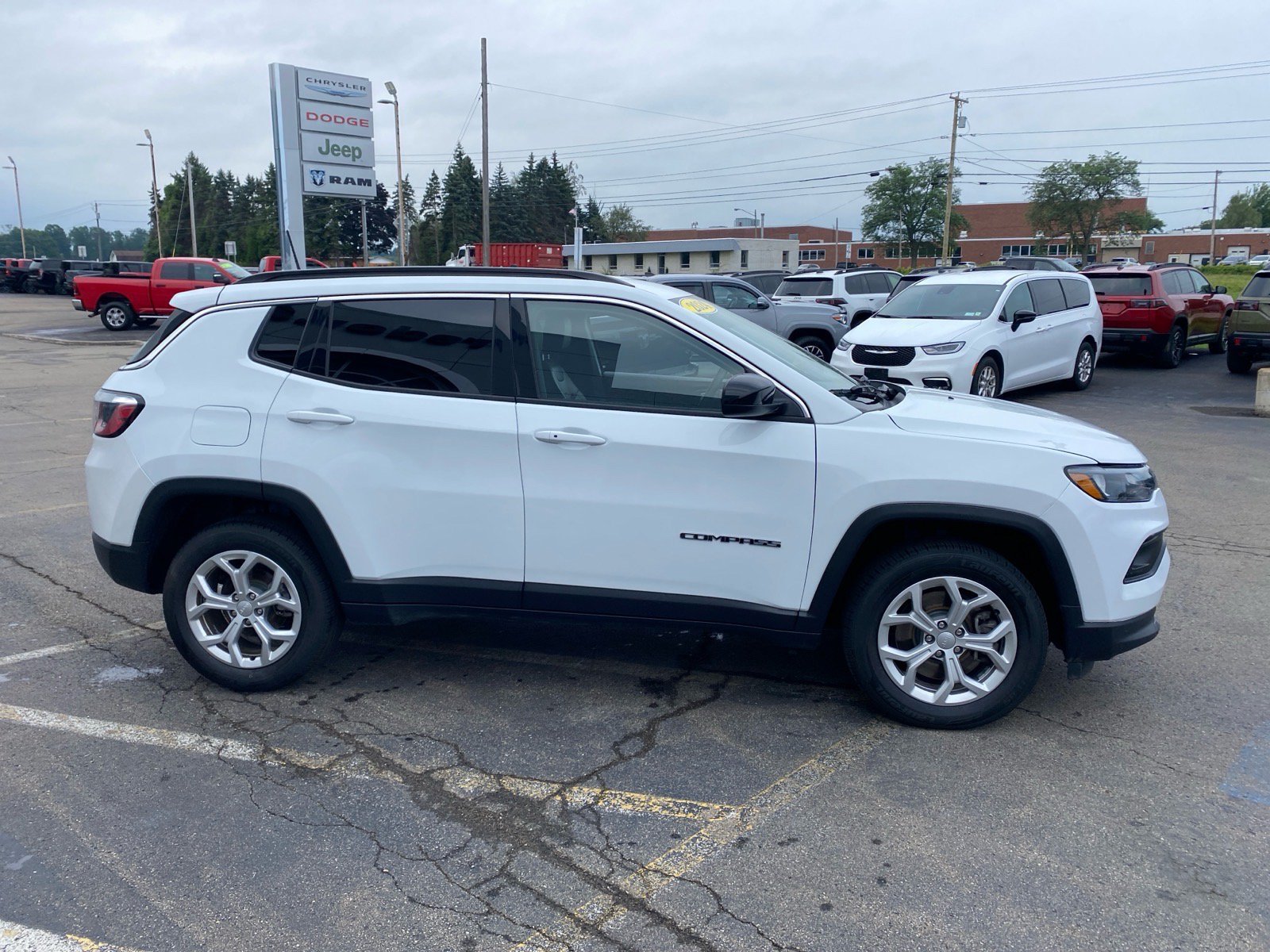 Used 2024 Jeep Compass Latitude AWD/4WD image 6