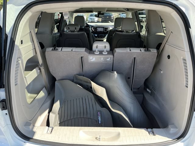 Used 2019 Chrysler Pacifica Touring-L Plus FWD image 22