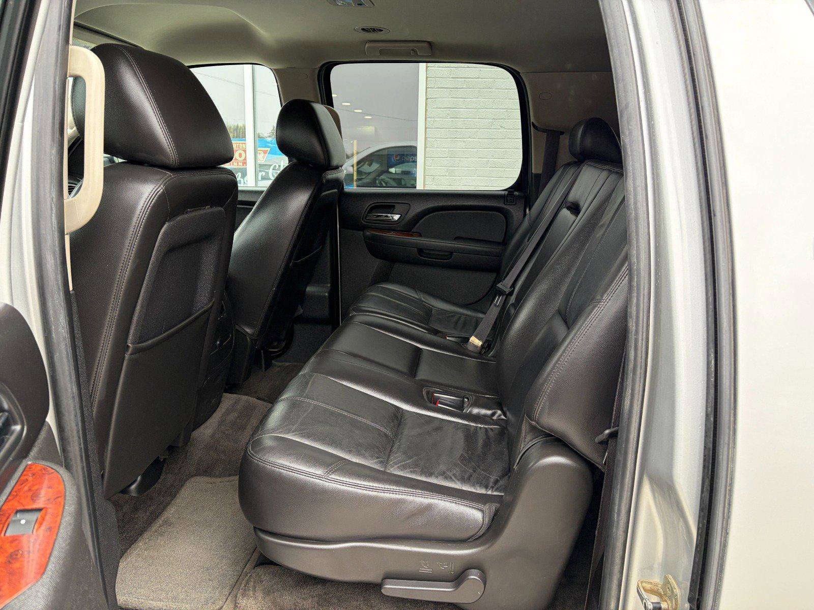 Used 2010 Chevrolet Suburban LT image 18
