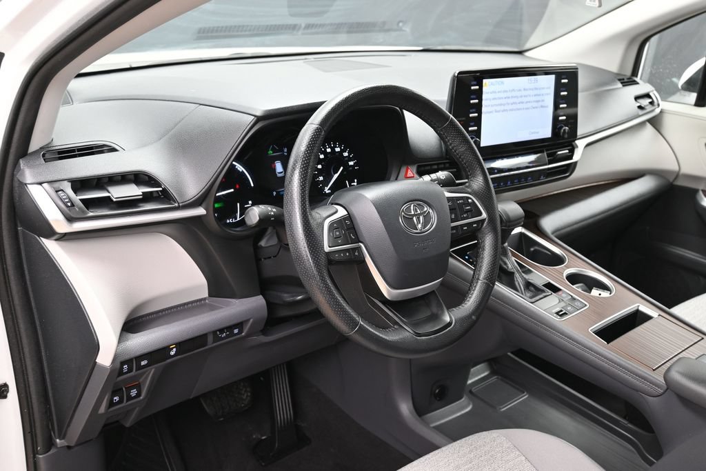 Used 2021 Toyota Sienna LE FWD image 11