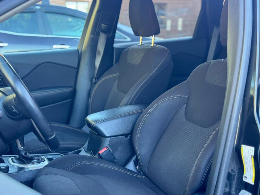 Used 2016 Jeep Cherokee Latitude w/ Safety/Convenience Group image 11