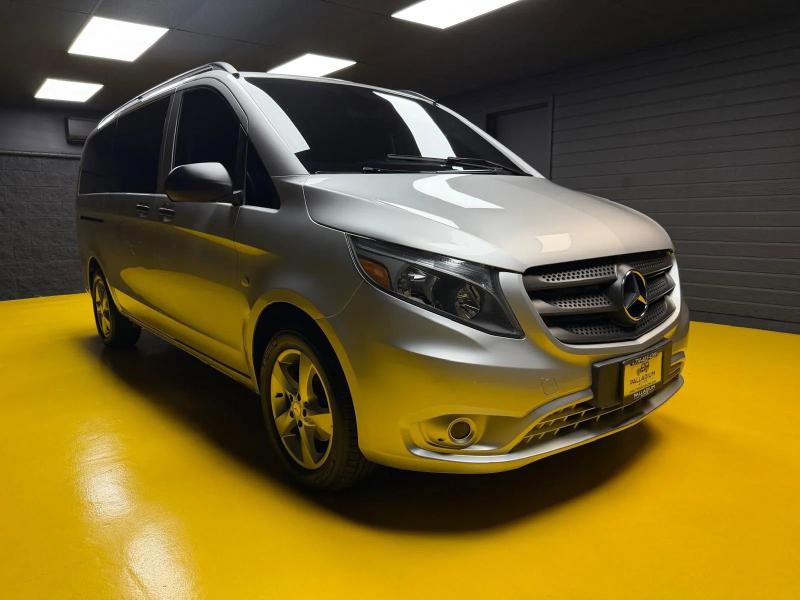 Used 2016 Mercedes-Benz Metris Passenger w/ Driver Efficiency Package image 3