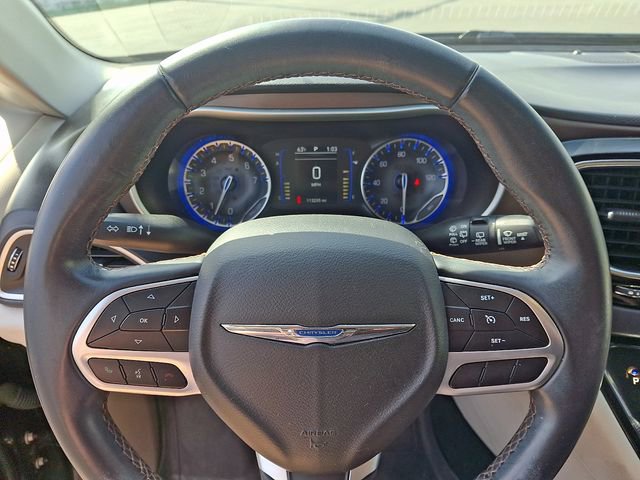 Used 2018 Chrysler Pacifica Touring-L image 16