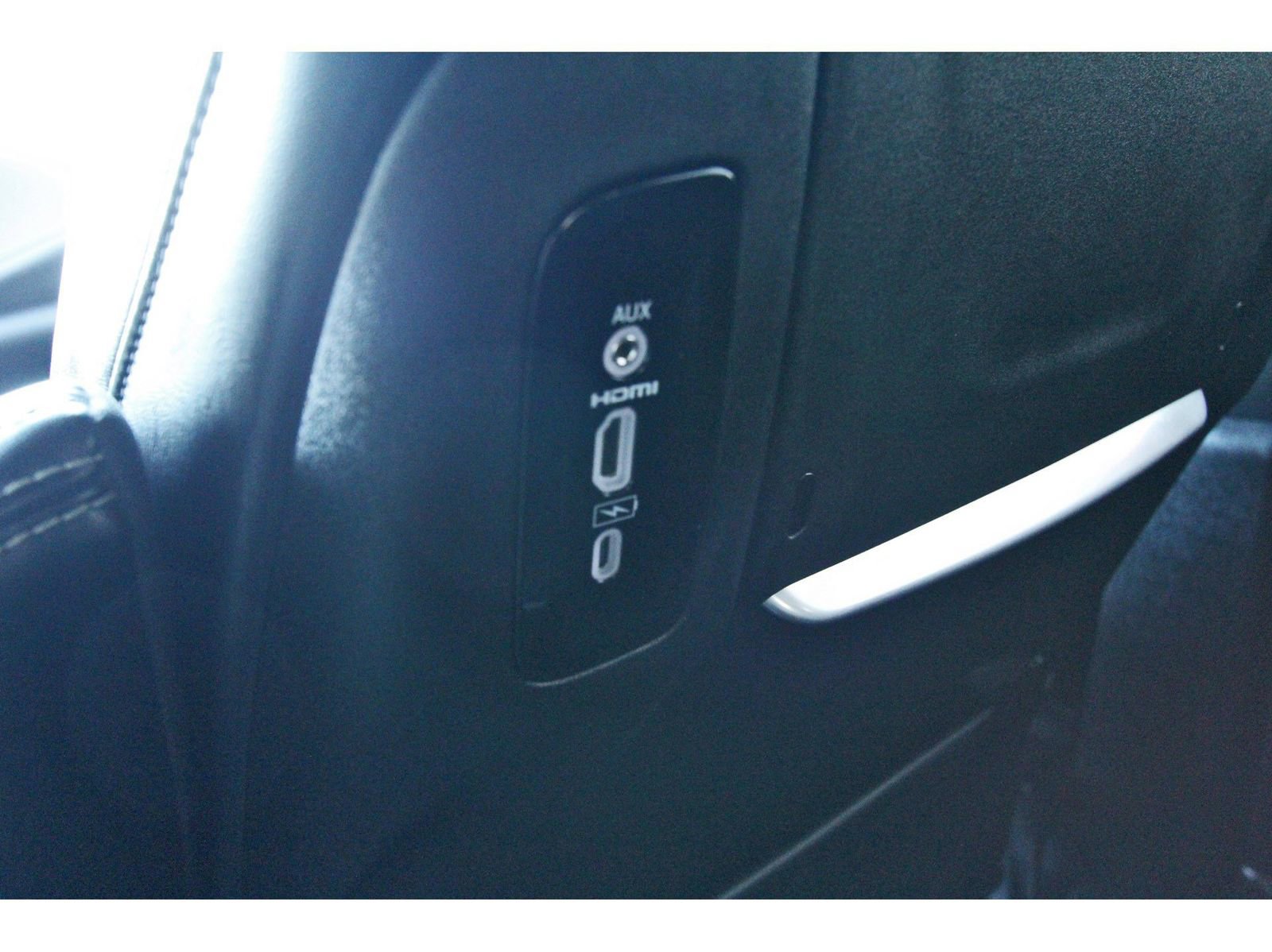 Used 2024 Chrysler Pacifica Premium image 15