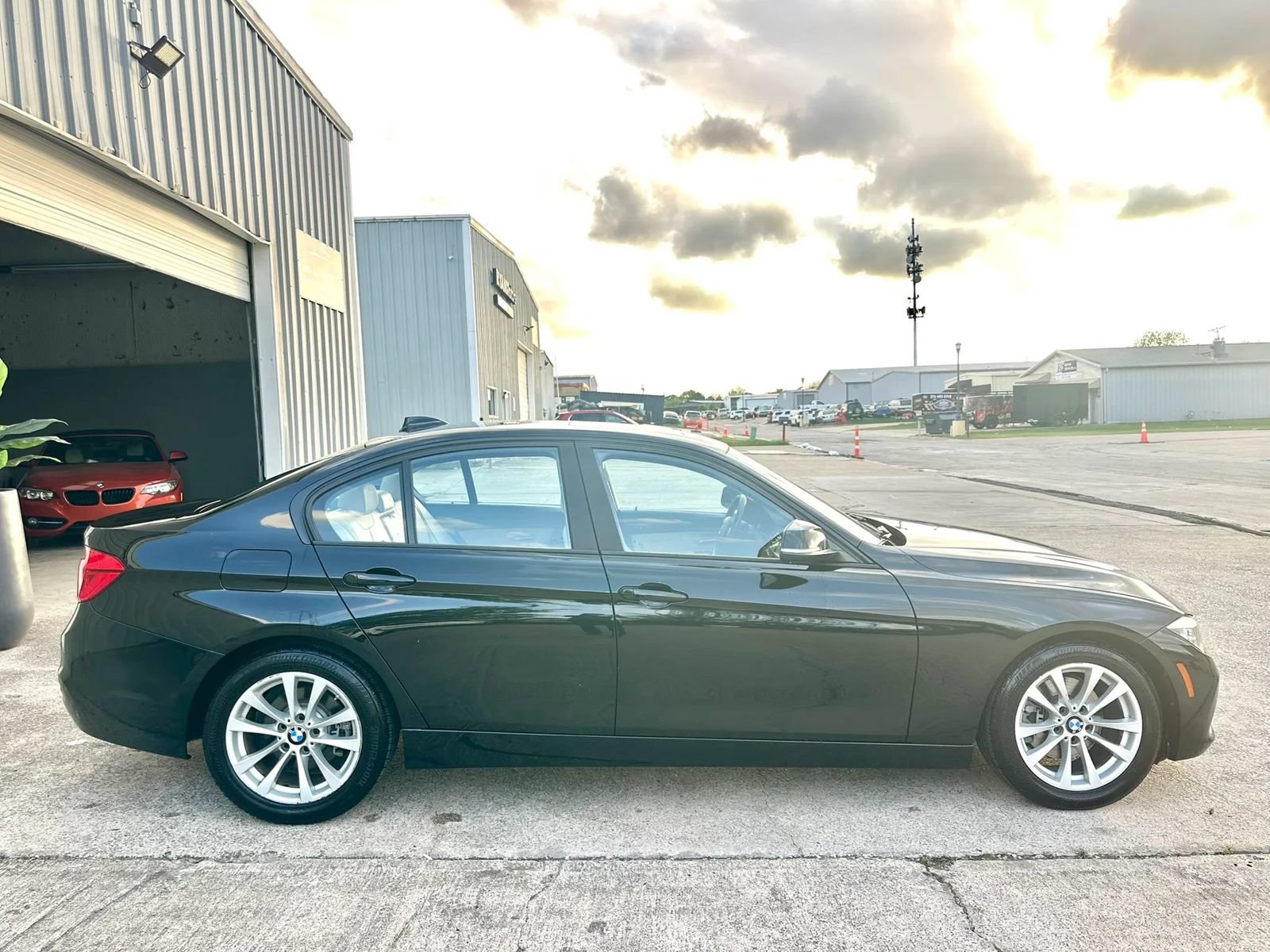 Used 2017 BMW 320i xDrive Sedan AWD/4WD image 8