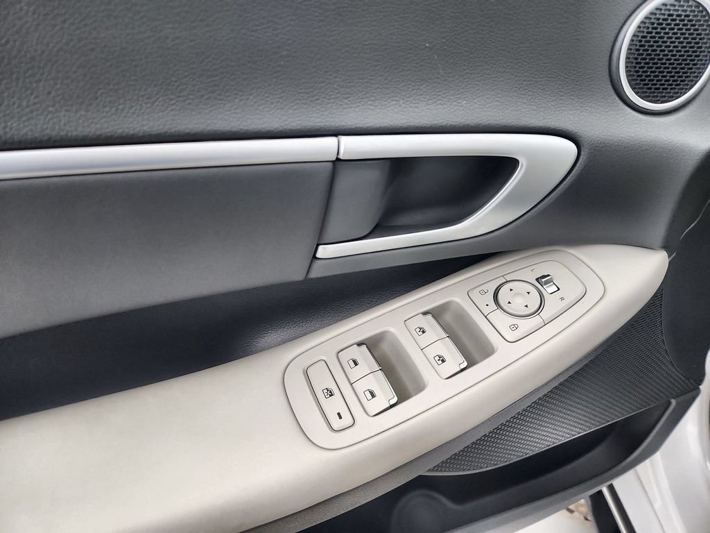 Used 2025 Hyundai Sonata SEL FWD image 21