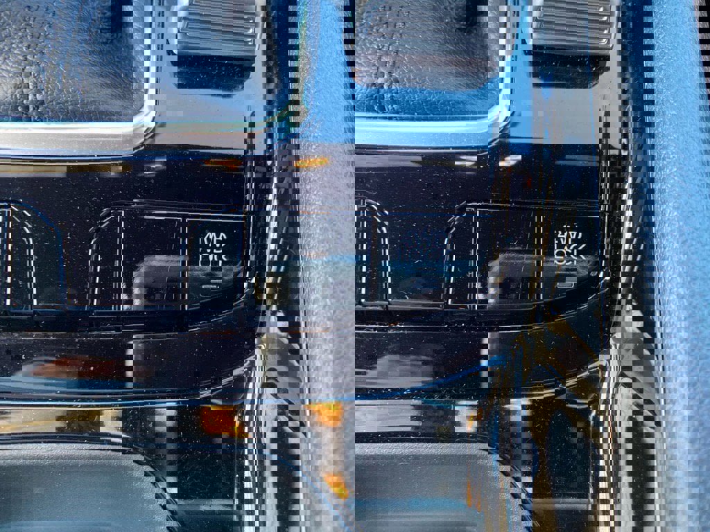 Used 2025 Jeep Compass Limited image 13