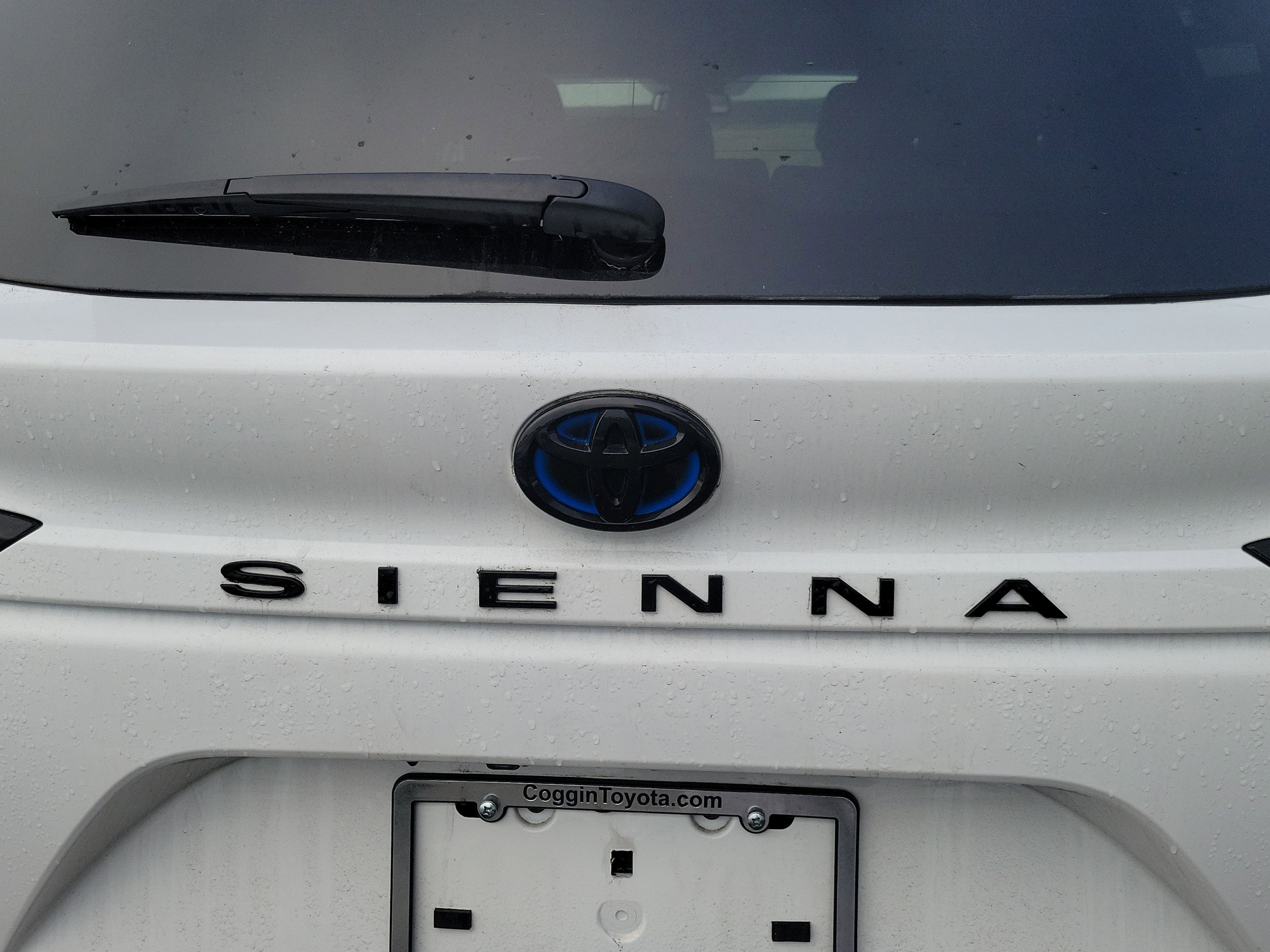 Used 2025 Toyota Sienna XSE w/ XSE Plus Package AWD/4WD image 15