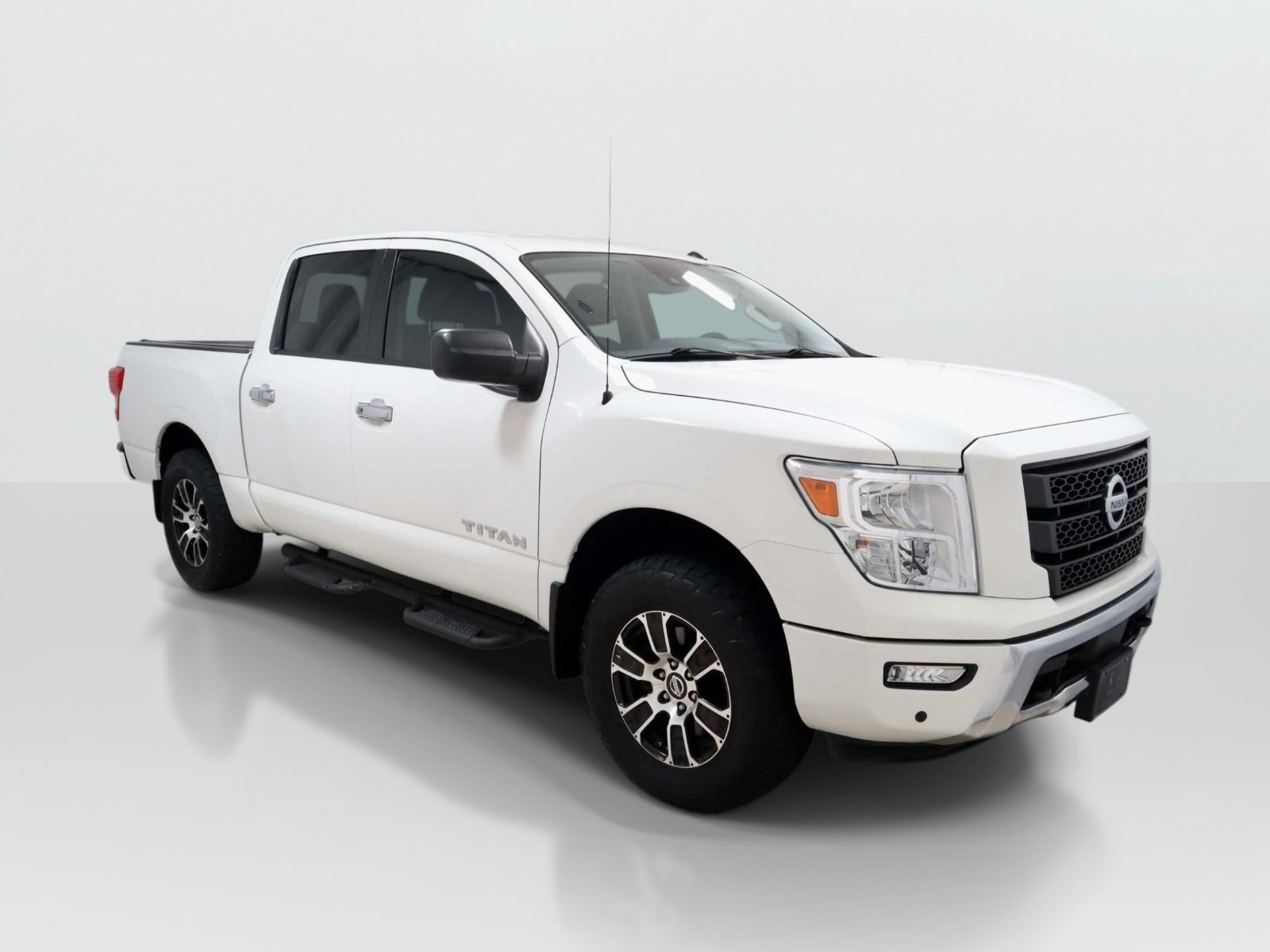 Used 2021 Nissan Titan SV w/ SV Convenience Package AWD/4WD image 6