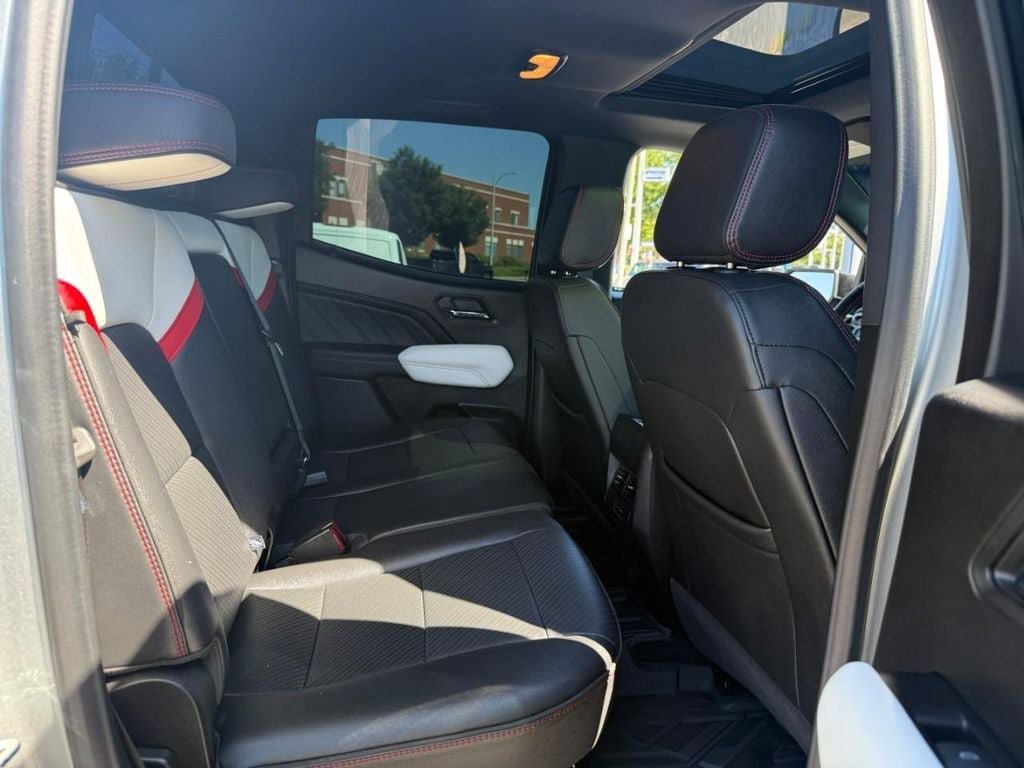 Used 2024 GMC Canyon AT4X AWD/4WD image 10