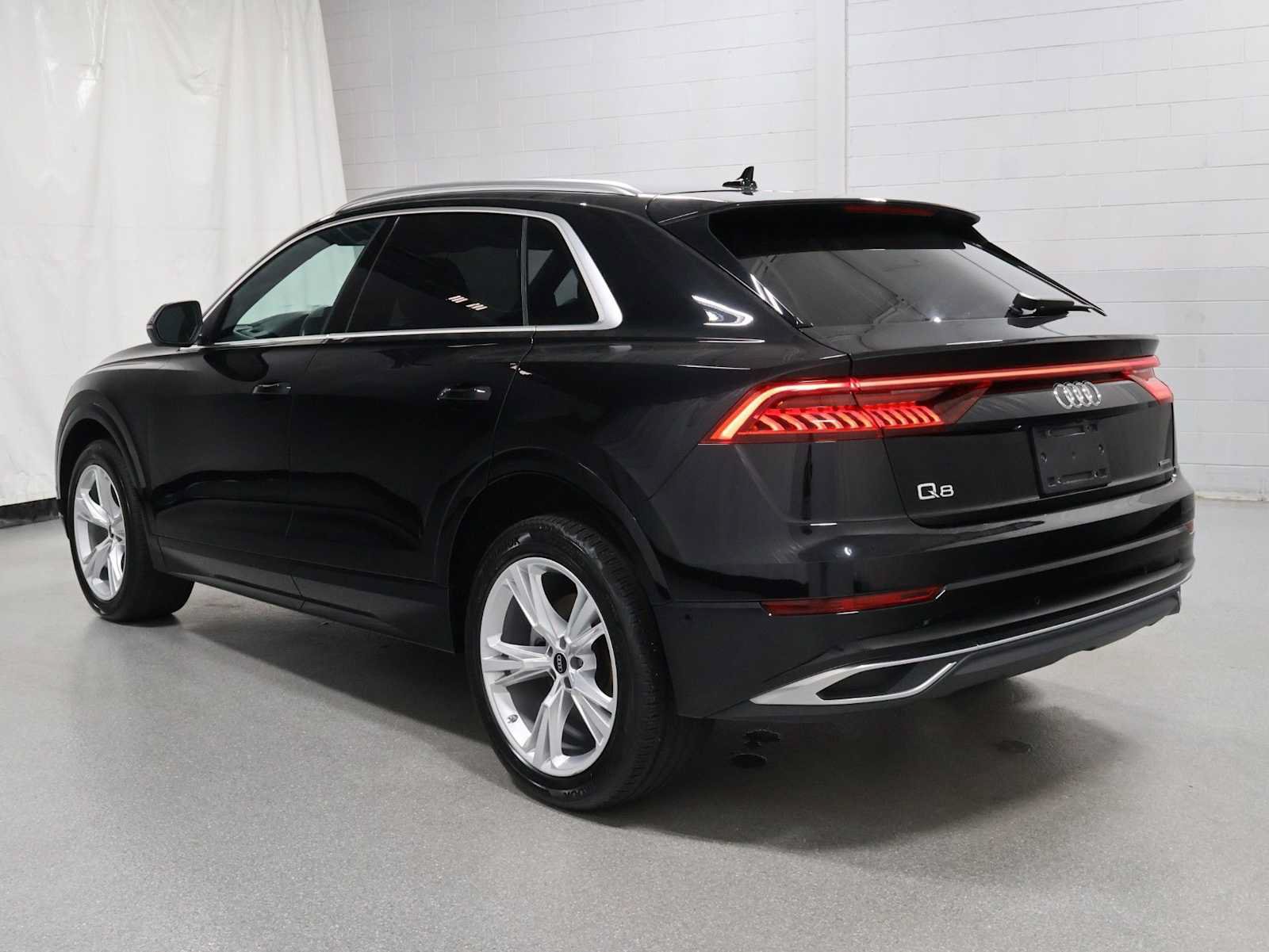 Used 2023 Audi Q8 Prestige w/ Prestige Package AWD/4WD image 3