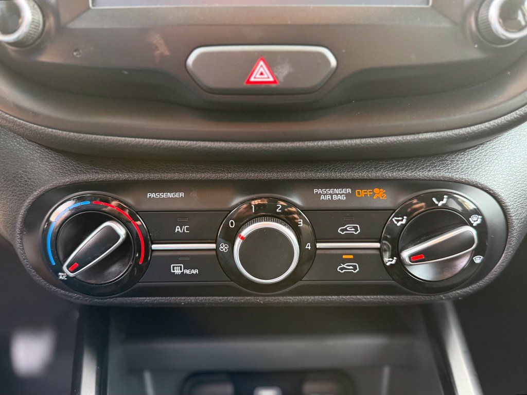 Used 2020 Kia Soul LX FWD image 30