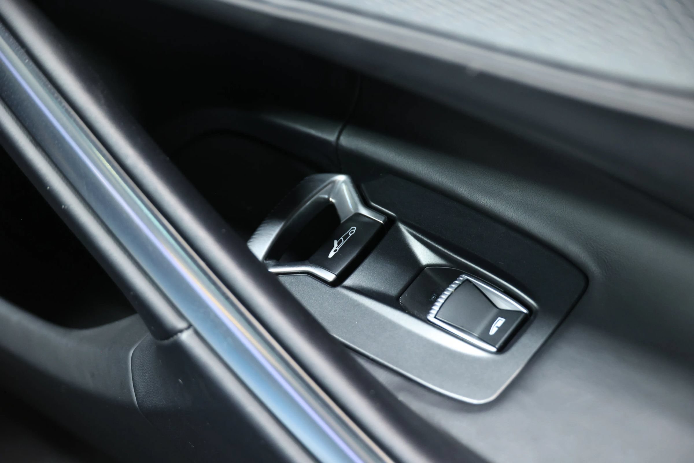 Used 2023 McLaren Artura RWD image 50