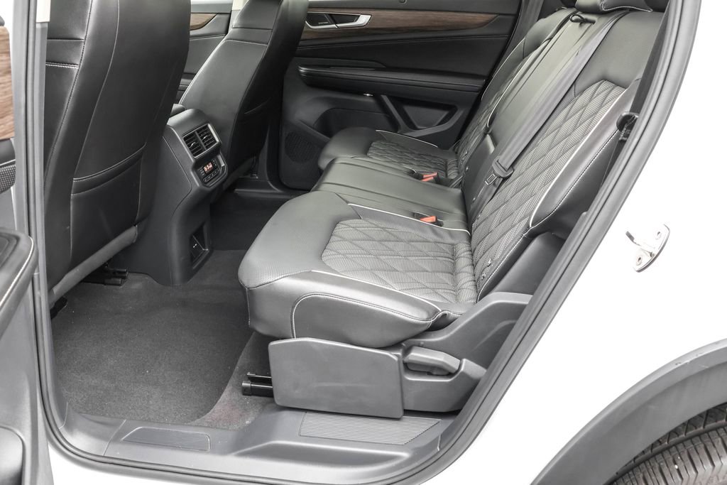 Used 2024 Volkswagen Atlas SEL Premium R-Line image 31