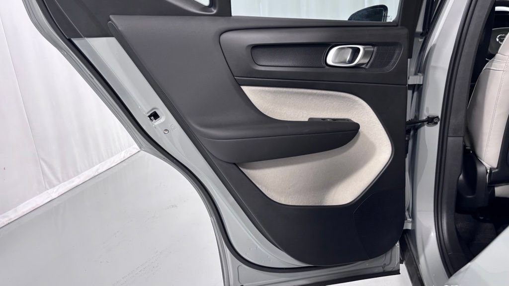 Certified 2026 Volvo XC40 B5 Plus AWD/4WD image 23