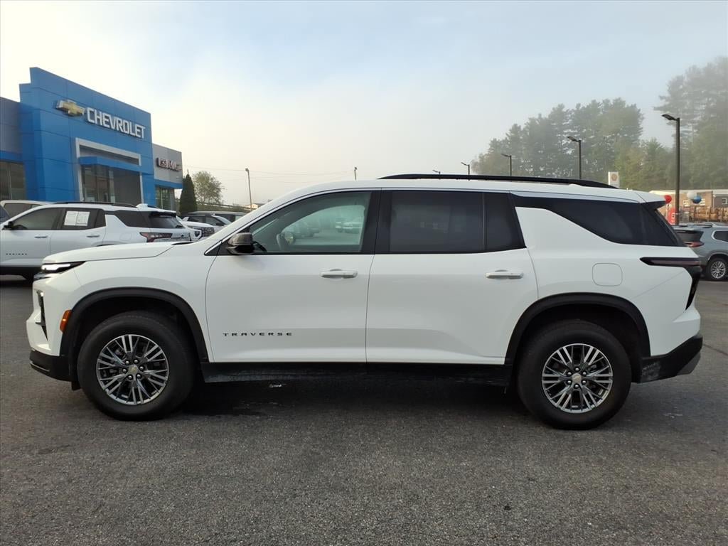 Used 2026 Chevrolet Traverse LT AWD/4WD image 2