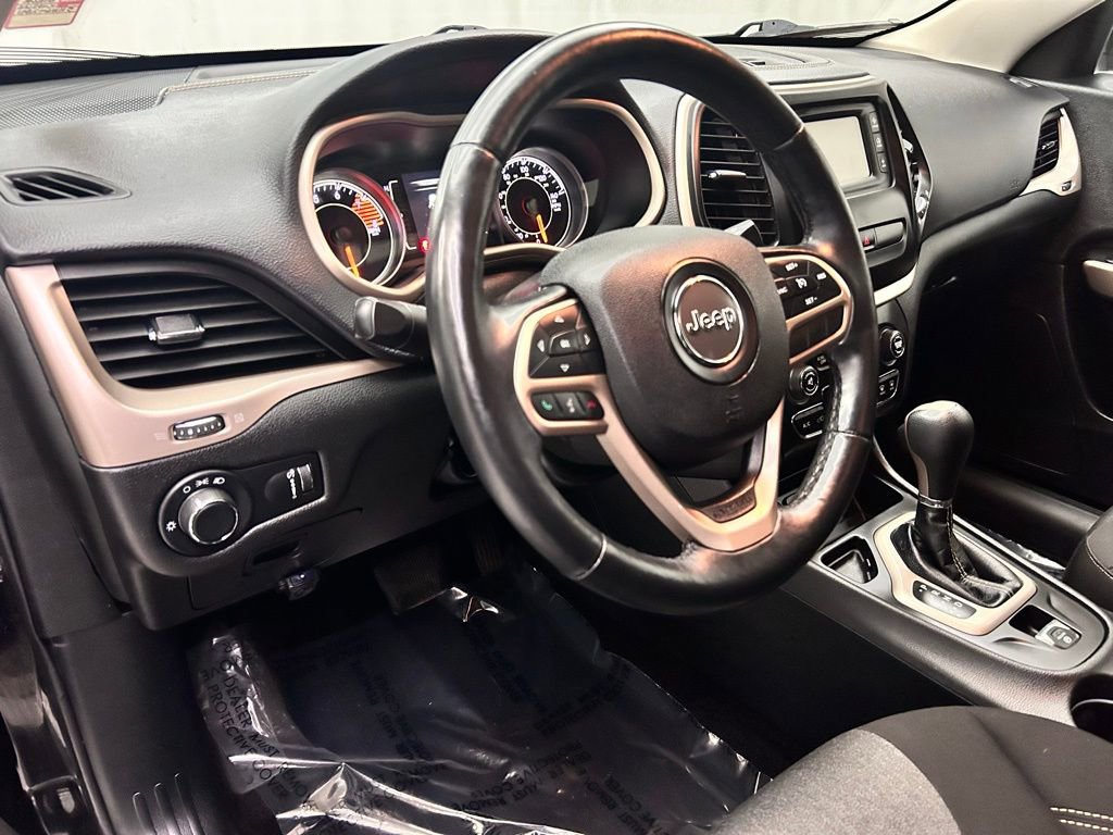 Used 2017 Jeep Cherokee Altitude image 11