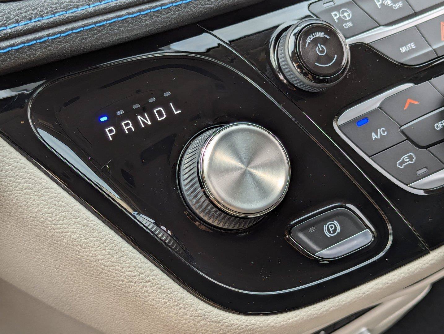 Used 2021 Chrysler Pacifica Touring-L w/ Uconnect Theater Family Group AWD/4WD image 16