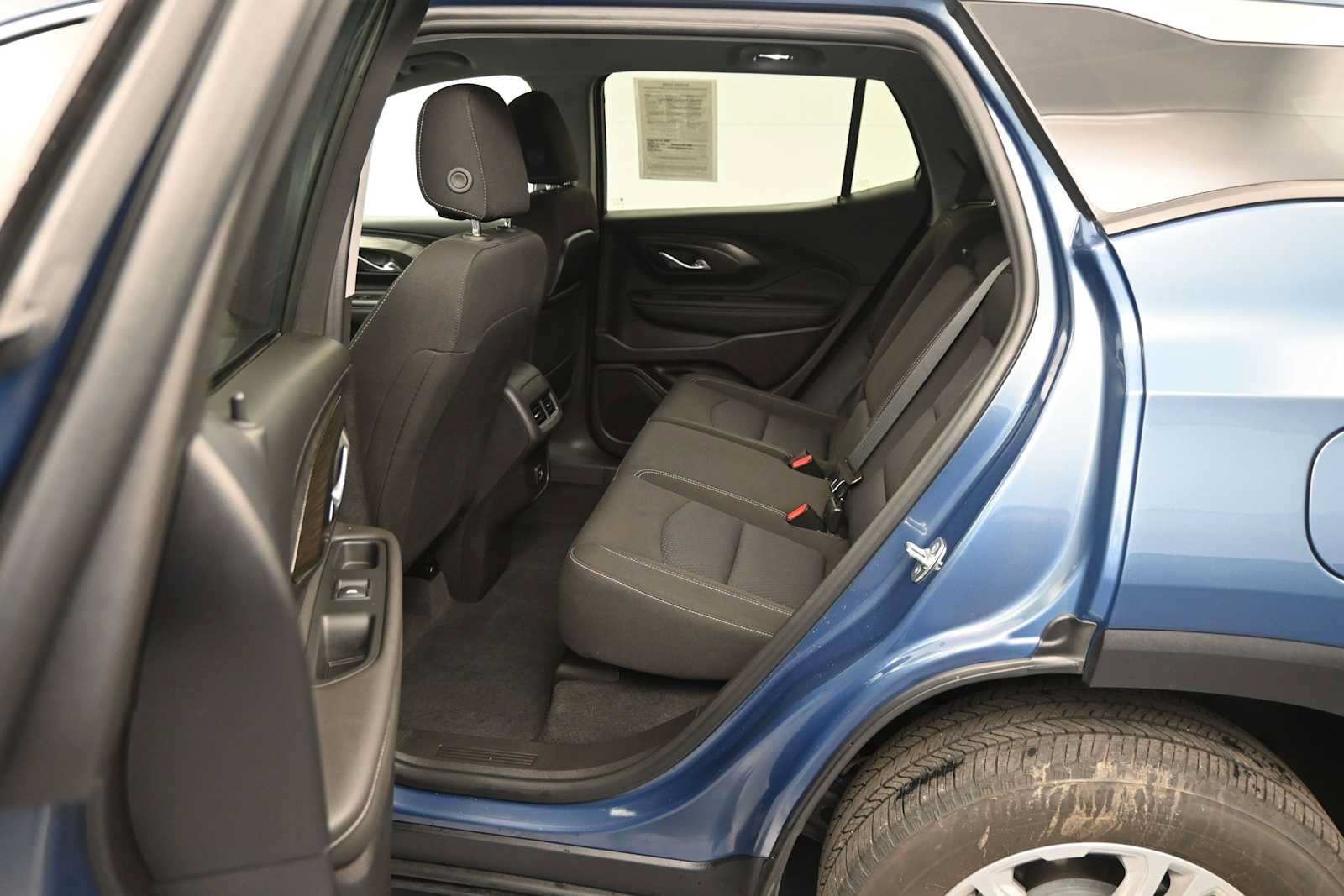 Used 2024 GMC Terrain SLE w/ Driver Convenience Package AWD/4WD image 7