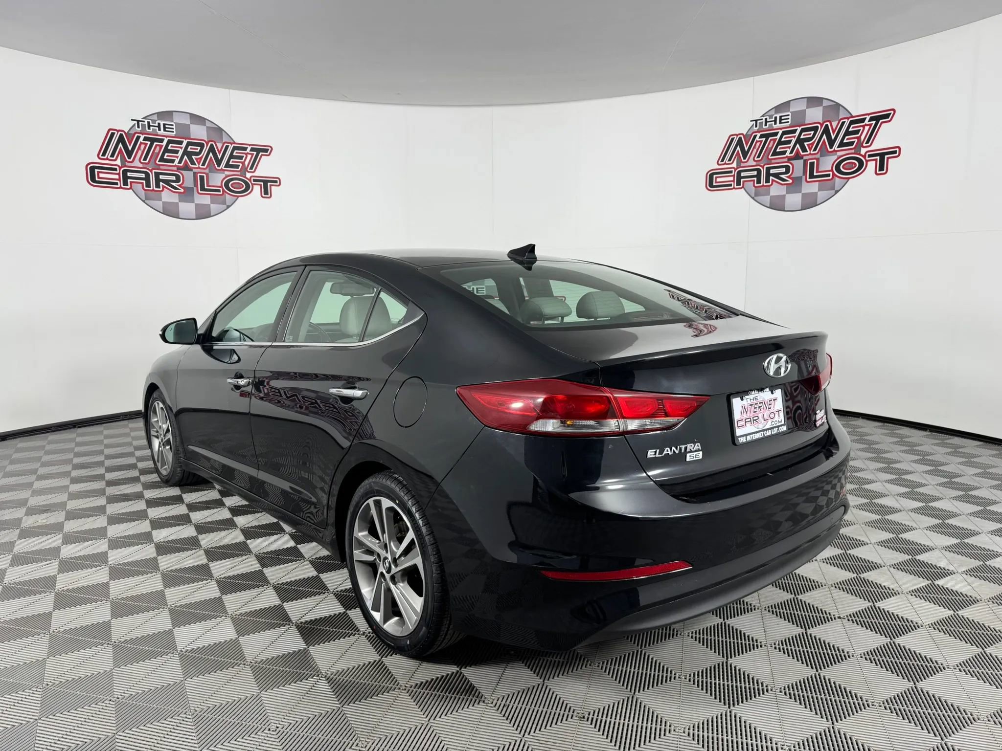 Used 2017 Hyundai Elantra Limited FWD image 5