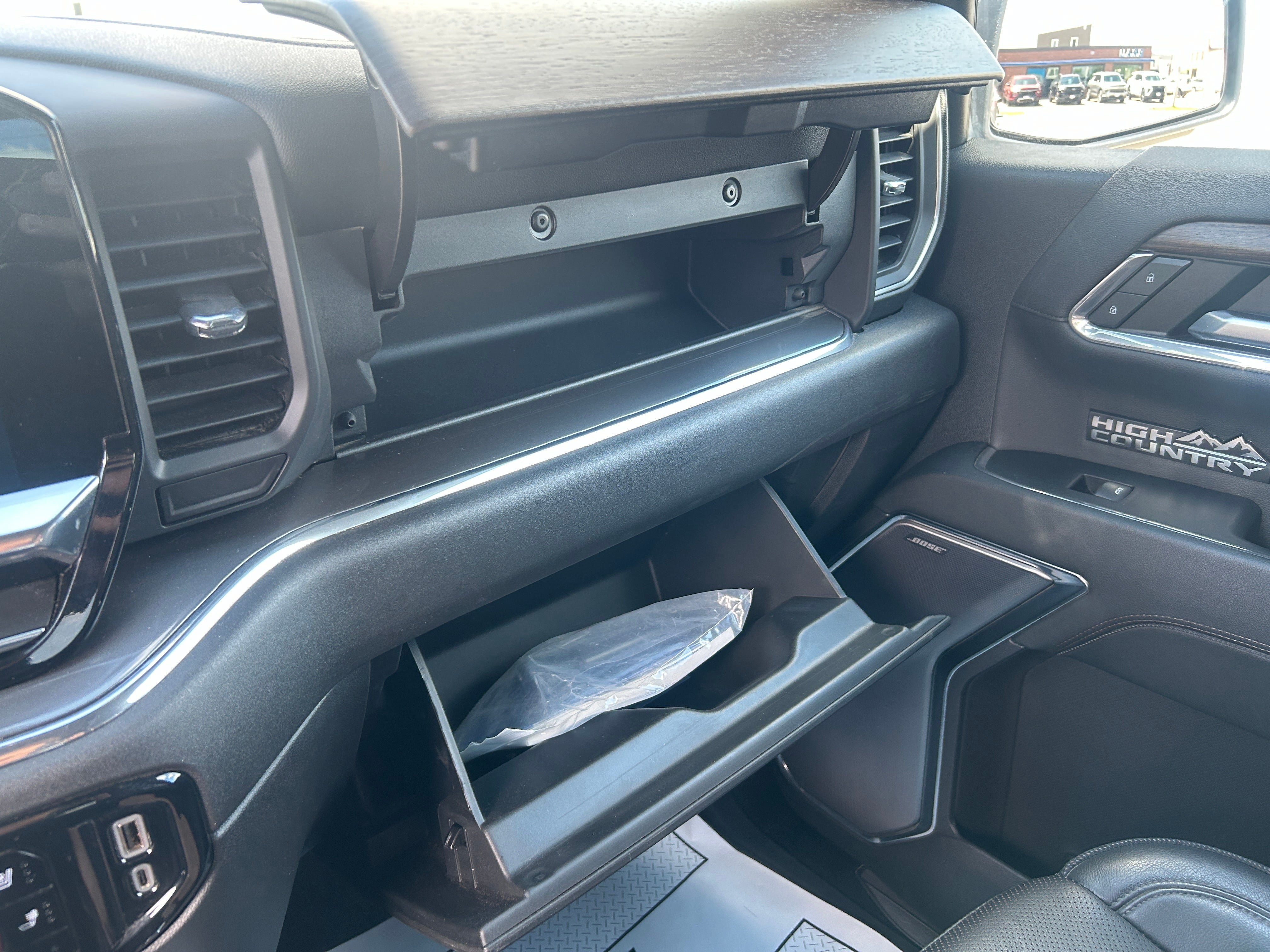 Used 2023 Chevrolet Silverado 1500 High Country w/ Technology Package AWD/4WD image 26