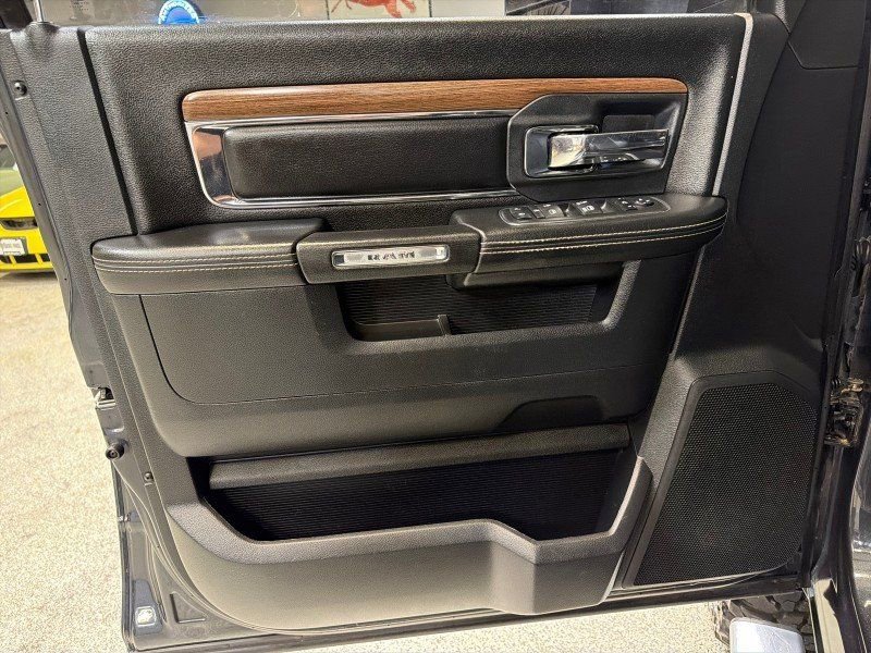 Used 2015 RAM 3500 Laramie w/ Convenience Group AWD/4WD image 16