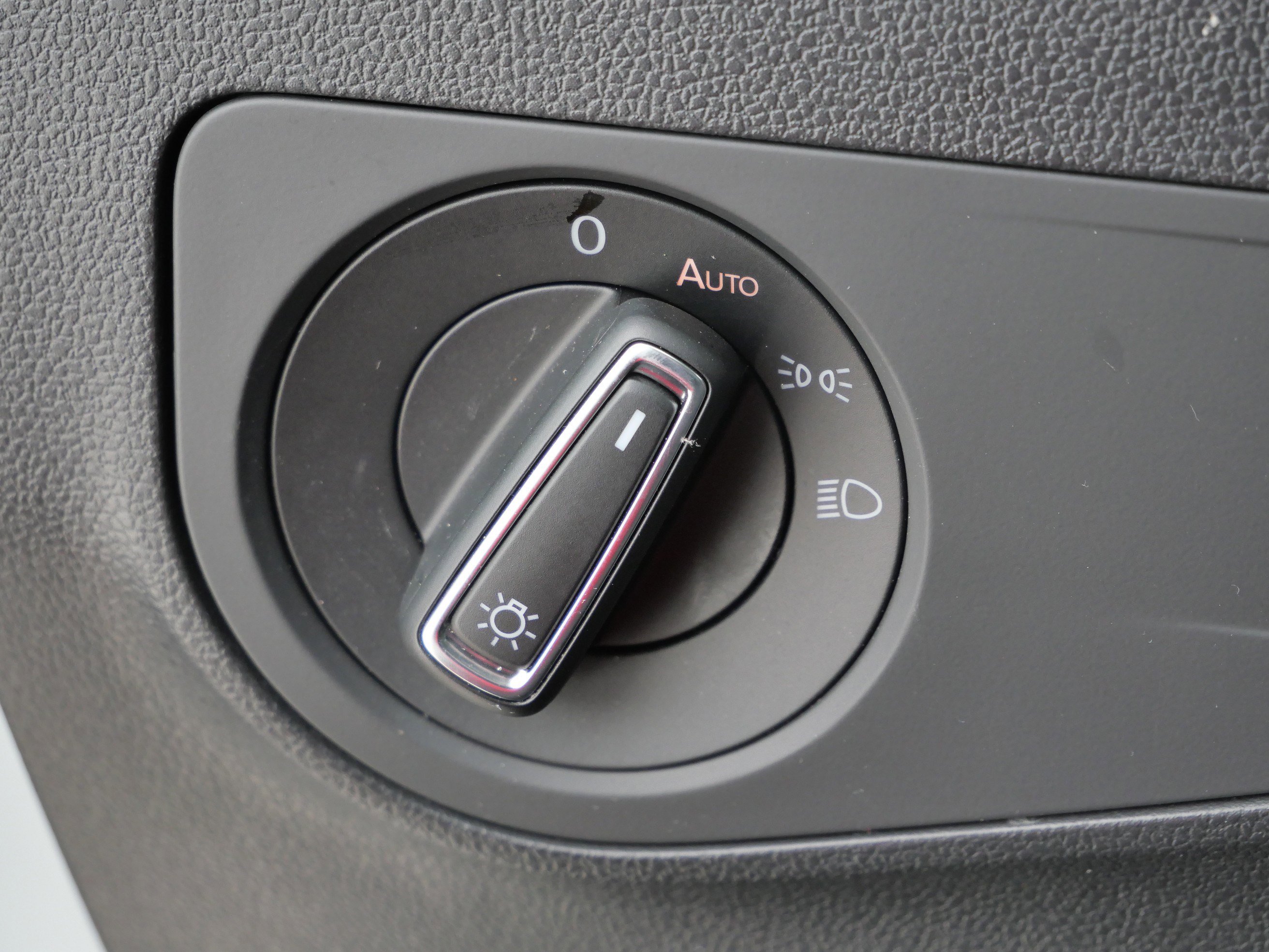 Certified 2022 Volkswagen Tiguan SE image 21