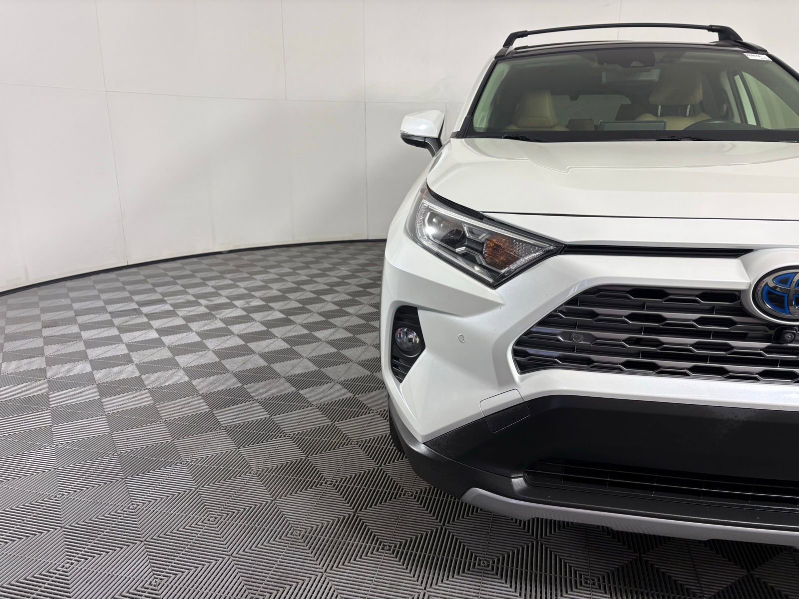 Used 2020 Toyota RAV4 Limited image 2