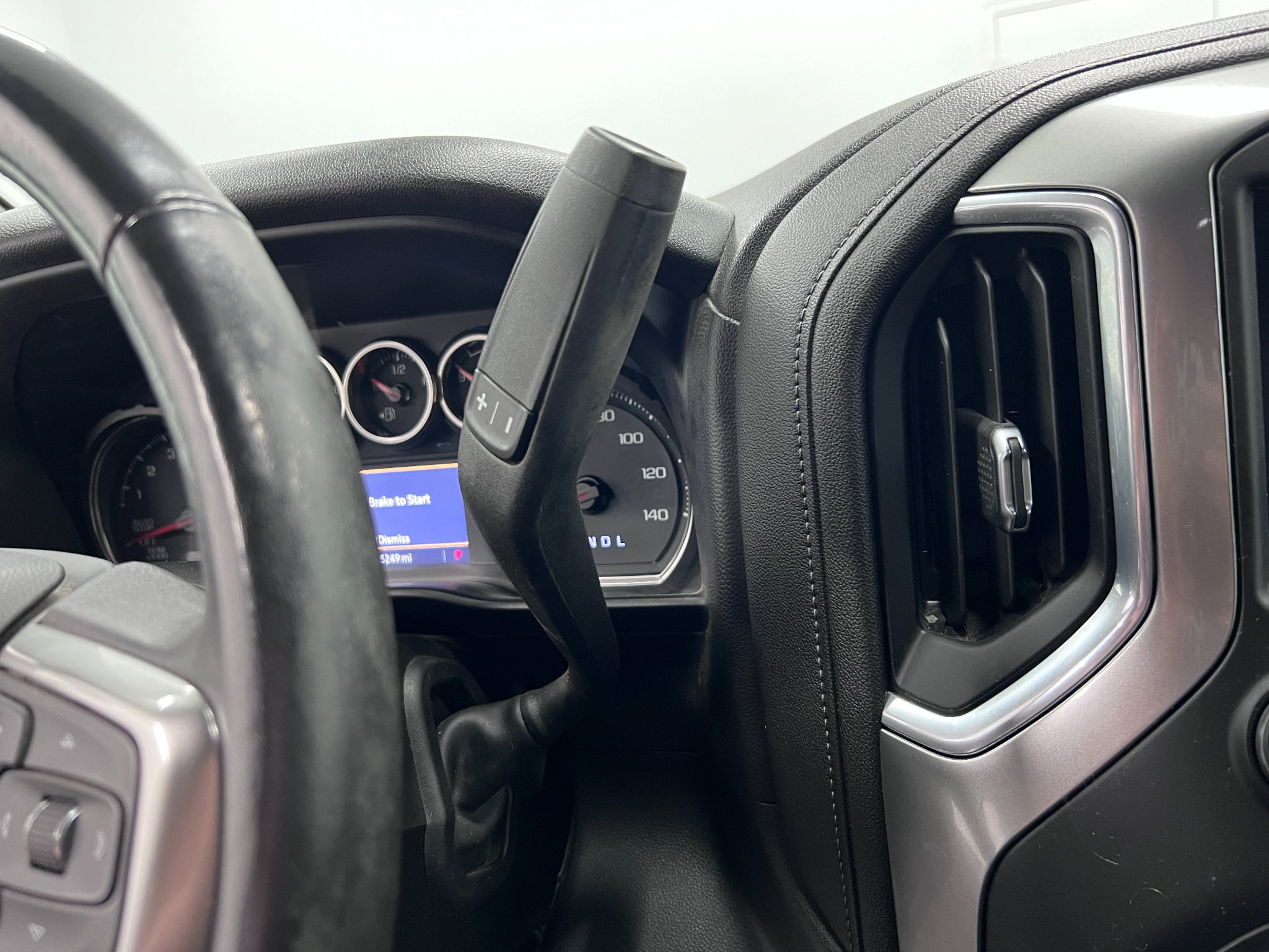 Used 2021 Chevrolet Silverado 1500 LT AWD/4WD image 12